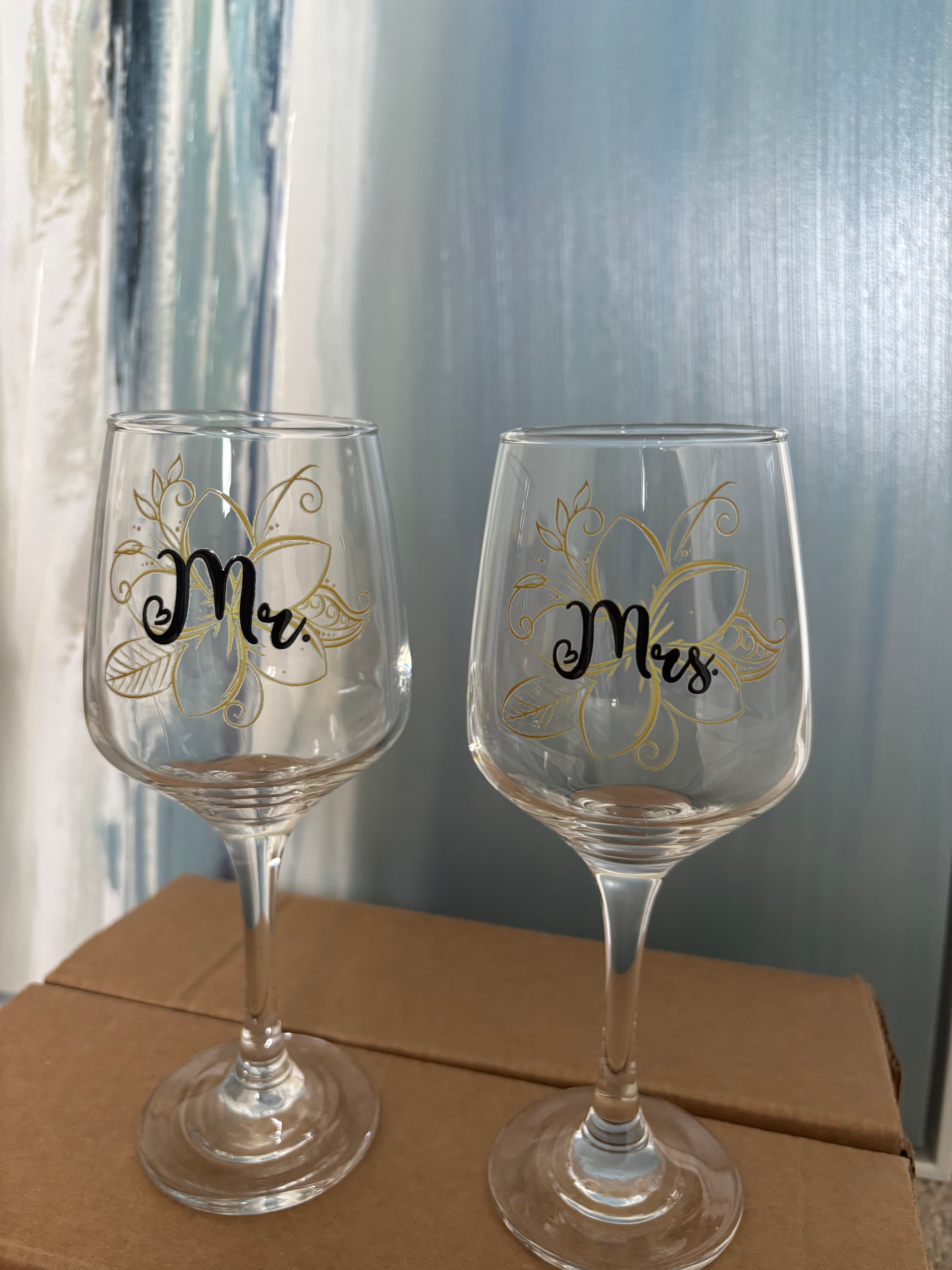 Mr. & Mrs. Wine Glasses Flower Design (9.5oz)
