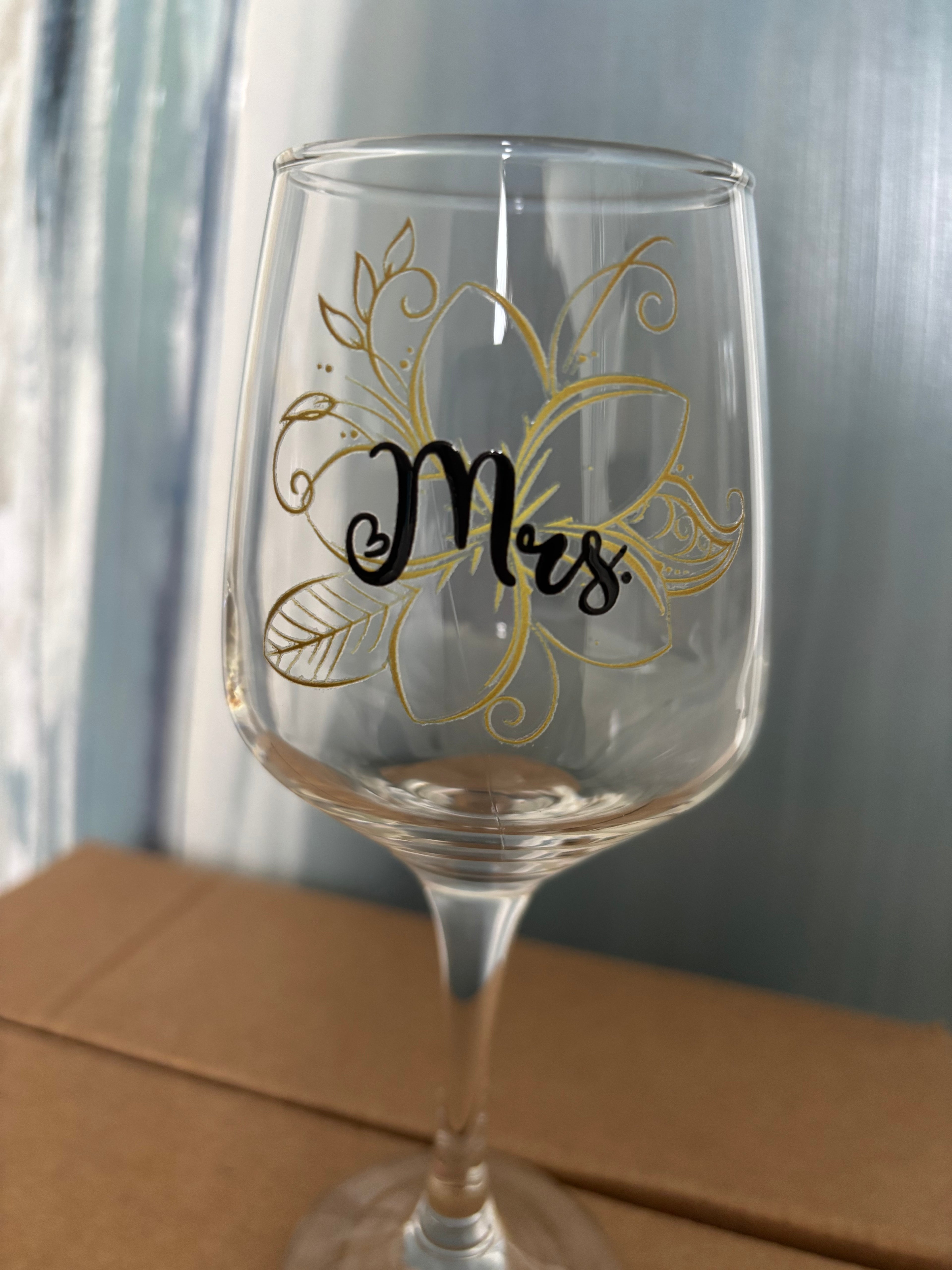 Mr. & Mrs. Wine Glasses Flower Design (9.5oz)